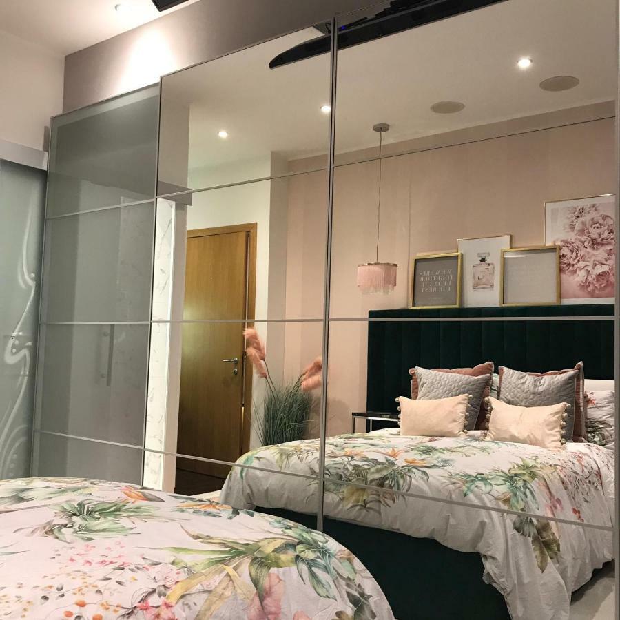 2 Bed Chic Apartment In Glasgow City Centre — Photos 1